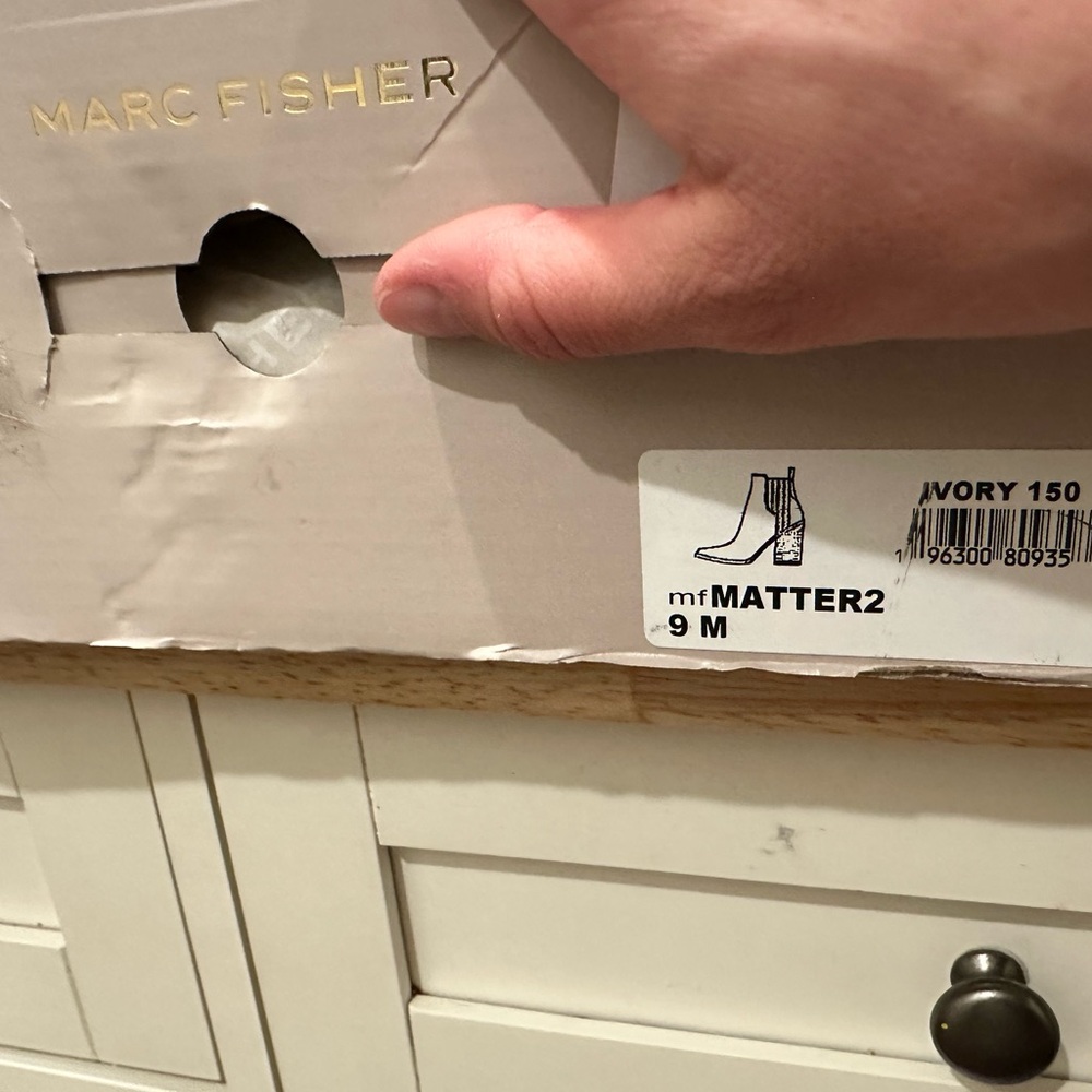 Marc Fisher Ivory Boots size 9 - Picture 7 of 7
